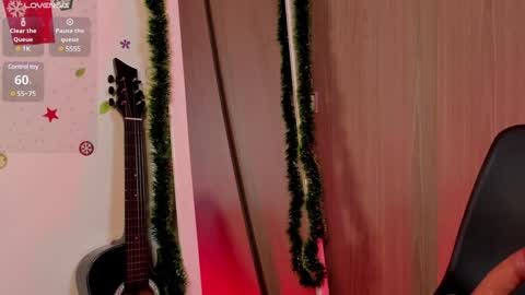 Snapshot of carolina_castro1 chatting on December 13, 2024, 9:13 am Carolina3 online show from December 13, 2024, 9:13 am