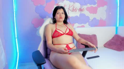 Carolina  online show from January 15, 2025, 12:15 pm