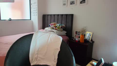 carolina_zaens online show from October 15, 2025, 5:35 pm