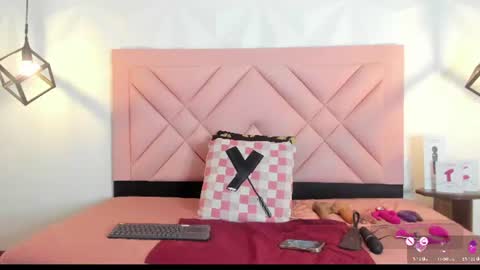 Snapshot of caroline_daring chatting on June 10, 2026, 1:54 pm caroline daring online show from June 10, 2026, 1:54 pm