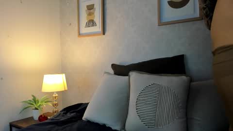  Caroline  online show from November 6, 2025, 11:33 am