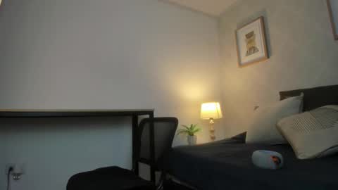  Caroline  online show from February 6, 2026, 11:24 am