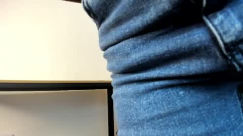  Caroline  online show from April 13, 2026, 11:27 am