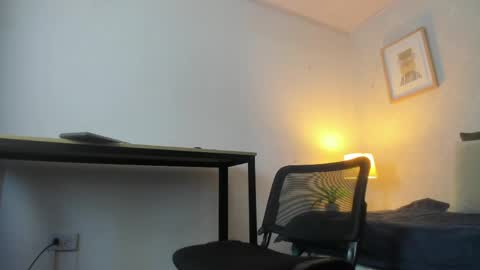 Snapshot of caroline_dh chatting on April 30, 2026, 11:16 am Caroline online show from April 30, 2026, 11:16 am