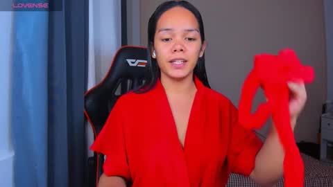 caroline_east online show from October 25, 2025, 11:51 am