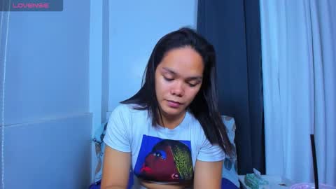 caroline_east online show from October 28, 2025, 5:59 pm