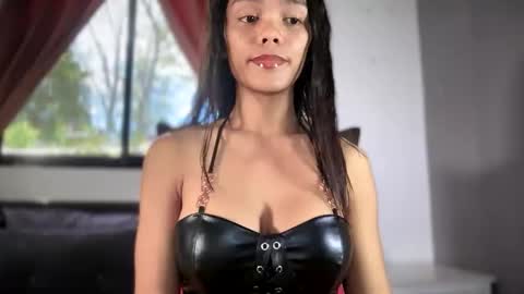 Snapshot of caroline_east chatting on May 1, 2026, 1:10 am caroline_east online show from May 1, 2026, 1:10 am