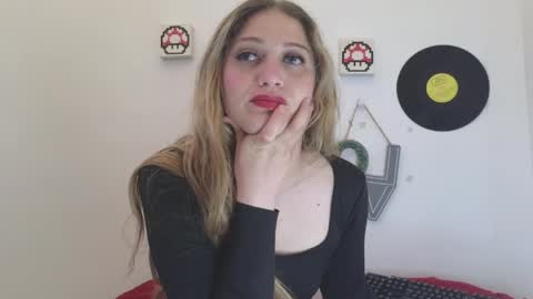 Snapshot of caroline_hernandes chatting on May 2, 2026, 3:17 pm Carolina online show from May 2, 2026, 3:17 pm