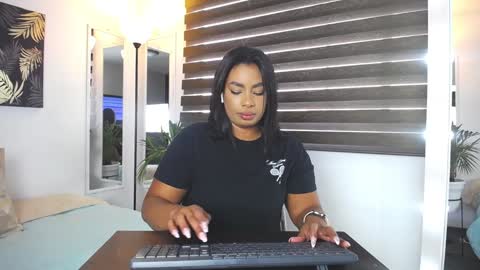 C A R O L I N E online show from January 14, 2025, 2:22 pm