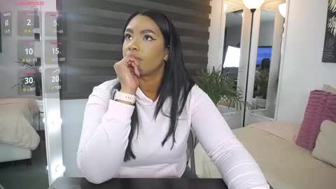 C A R O L I N E online show from March 4, 2025, 12:33 pm