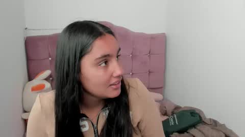 caroline_rodriguez_9 online show from October 16, 2025, 7:15 pm