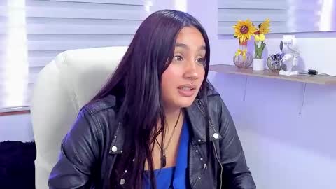 caroline_rodriguez_9 online show from April 6, 2026, 6:53 pm