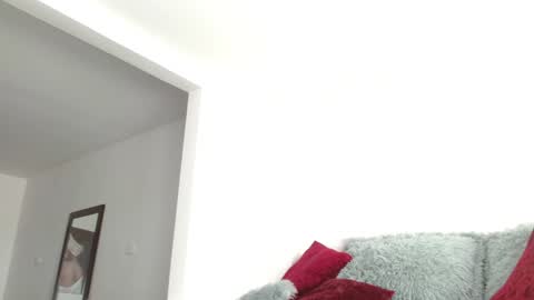 caroline online show from December 21, 2025, 12:23 pm