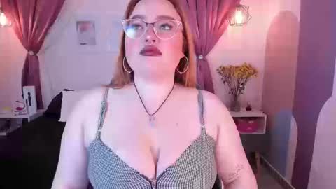 Carolinee  online show from September 16, 2025, 9:27 pm