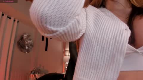 Caro online show from November 23, 2025, 11:21 am