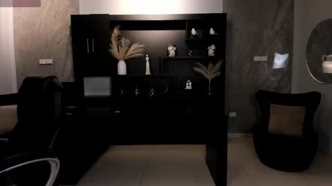 Caro online show from December 2, 2025, 10:42 am