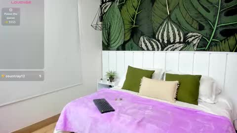 Snapshot of carolinelaurent chatting on February 10, 2026, 4:33 pm online show from February 10, 2026, 4:33 pm