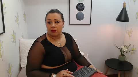 Im Carolanie online show from November 3, 2025, 12:06 pm