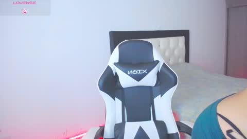 CarolinneFiotti online show from October 28, 2025, 11:58 am