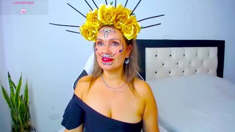 CarolinneFiotti online show from October 31, 2025, 5:03 pm