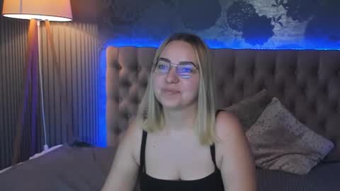 CarollFlexx online show from November 12, 2025, 6:58 am