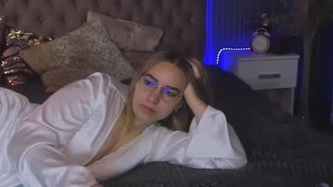 CarollFlexx online show from November 14, 2025, 6:12 am