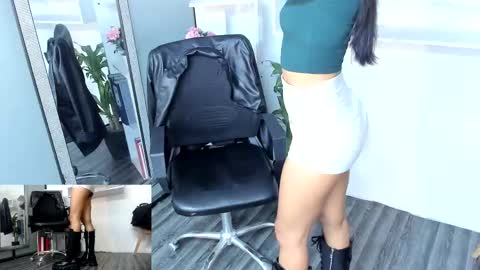 Snapshot of carolu_ chatting on March 4, 2025, 4:20 pm Caro online show from March 4, 2025, 4:20 pm