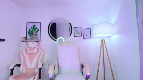 Snapshot of carolyne_sweet chatting on June 25, 2026, 5:12 am carolyne_sweet online show from June 25, 2026, 5:12 am