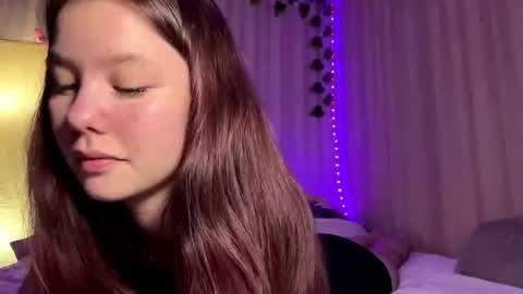 Snapshot of carolynexford chatting on June 19, 2026, 12:42 pm Emma online show from June 19, 2026, 12:42 pm