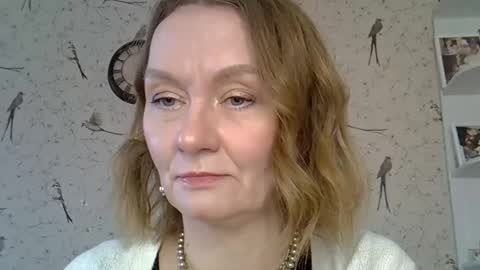 carra_hut online show from October 31, 2025, 10:05 am