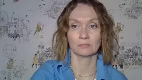 carra_hut online show from November 7, 2025, 10:32 pm