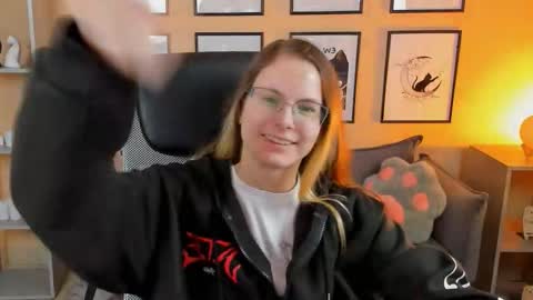 carrie_roses online show from September 12, 2025, 4:34 am