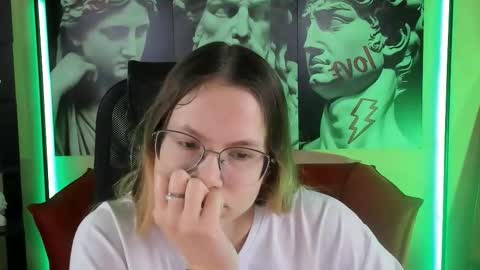 carrie_roses online show from September 24, 2025, 5:11 am