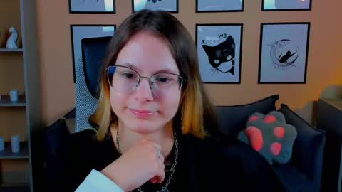 carrie_roses online show from September 25, 2025, 5:22 am