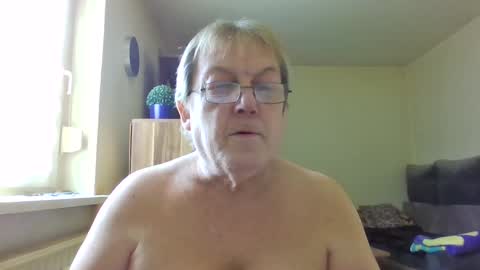 Snapshot of carsten21101 chatting on February 23, 2025, 9:44 am carsten21101 online show from February 23, 2025, 9:44 am