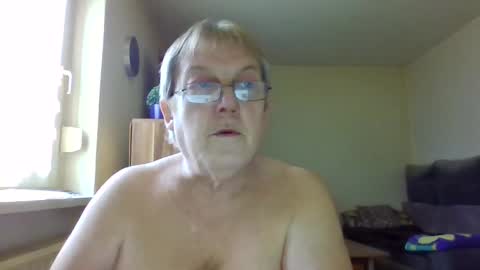 Snapshot of carsten21101 chatting on February 25, 2025, 9:20 am carsten21101 online show from February 25, 2025, 9:20 am