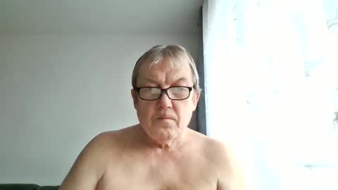 Snapshot of carsten21101 chatting on February 4, 2026, 8:42 am carsten21101 online show from February 4, 2026, 8:42 am