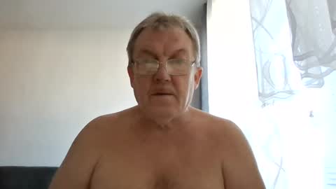 Snapshot of carsten21101 chatting on July 8, 2026, 6:18 am carsten21101 online show from July 8, 2026, 6:18 am