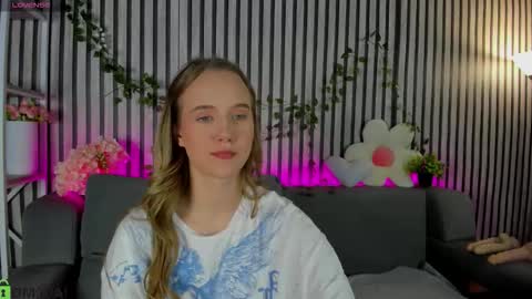 Snapshot of casey_sweeet chatting on March 3, 2026, 12:00 pm Casey sweeet online show from March 3, 2026, 12:00 pm