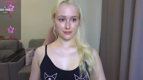 Snapshot of caseylabow chatting on October 11, 2025, 10:25 am My name is Casey... Nice to meet you I will be happy to have funthumbs up please its important online show from October 11, 2025, 10:25 am