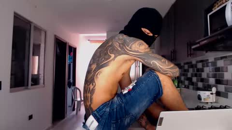 Snapshot of cash_master777 chatting on December 4, 2025, 2:15 pm cash_master777 online show from December 4, 2025, 2:15 pm