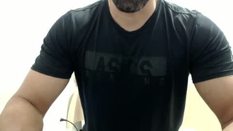 Snapshot of cashmastermuscle77 chatting on July 5, 2026, 11:34 pm cashmastermuscle77 online show from July 5, 2026, 11:34 pm