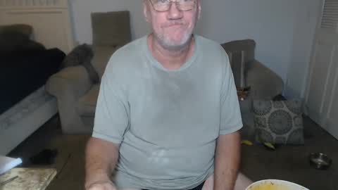 Snapshot of casinocam chatting on February 10, 2025, 3:35 am CasinoCam online show from February 10, 2025, 3:35 am