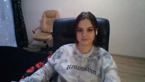 Snapshot of cassandrademello chatting on November 15, 2025, 12:13 pm Eli online show from November 15, 2025, 12:13 pm