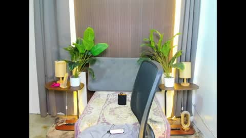 cassandrafoxxx online show from April 18, 2026, 7:07 pm