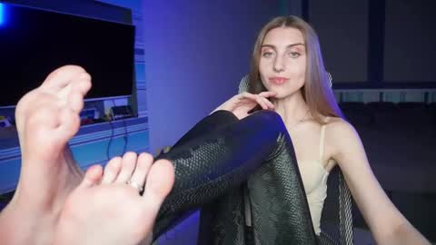 Seductress Cassia  FINDOM AND SADISM  NO NUDE online show from November 16, 2025, 4:12 pm