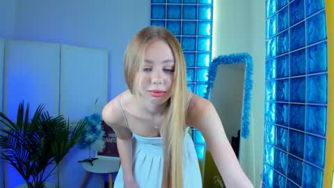 Hello my name is Cassie and my friend Nilo is also here online show from December 12, 2024, 11:40 am