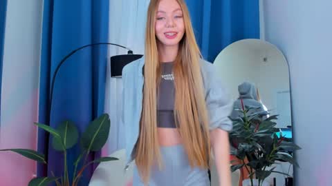 Hello my name is Cassie and my friend Nilo is also here online show from December 28, 2024, 10:03 am