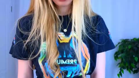 Hello my name is Cassie and my friend Nilo is also here online show from February 27, 2025, 12:45 pm