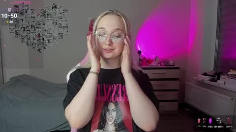 Snapshot of cassie_rosss chatting on December 20, 2024, 1:25 am Cassie Rosss online show from December 20, 2024, 1:25 am